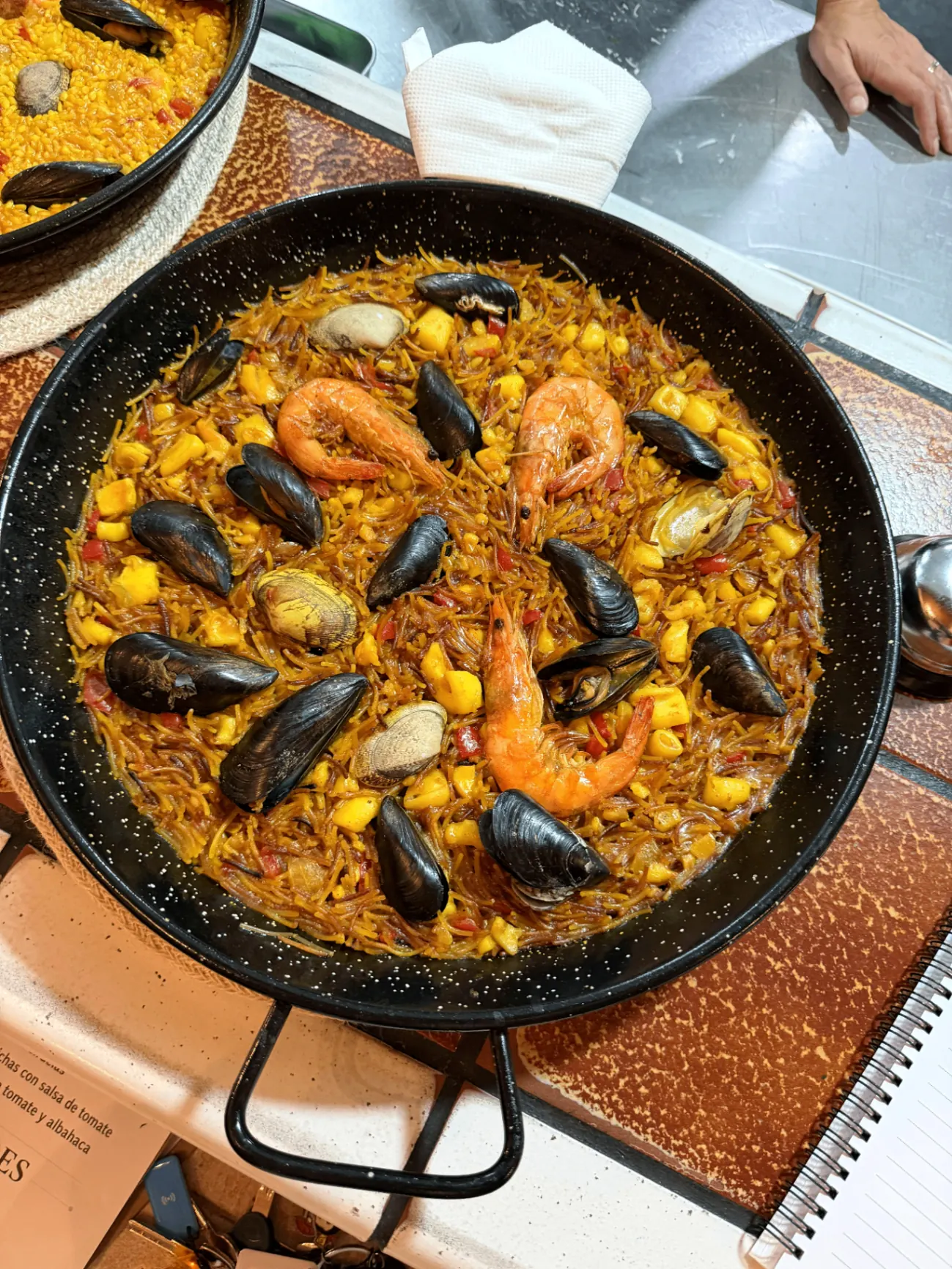 Paella y fideuà de marisco